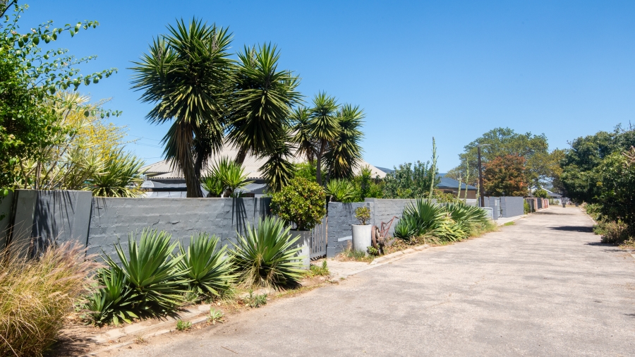 4 Bedroom Property for Sale in Die Eiland Western Cape